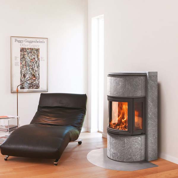 stufa in pietra ollare, Attityd 100, con alto potenziale di accumulo di calore